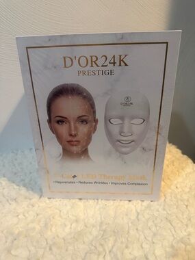 D'OR24K Prestige LED Therapy Mask - White & Gold Packaging
